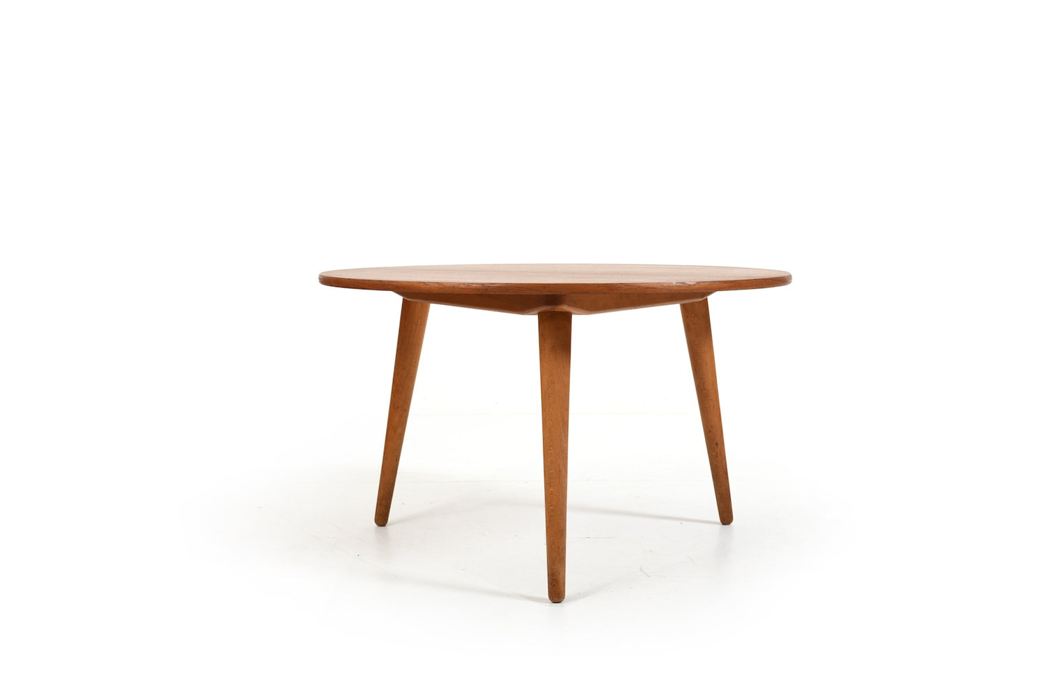 1950s_Round_Coffee_Table_Model_AT_8_by_Hans_J._Wegner_for_Andreas_Tuck,_Denmark