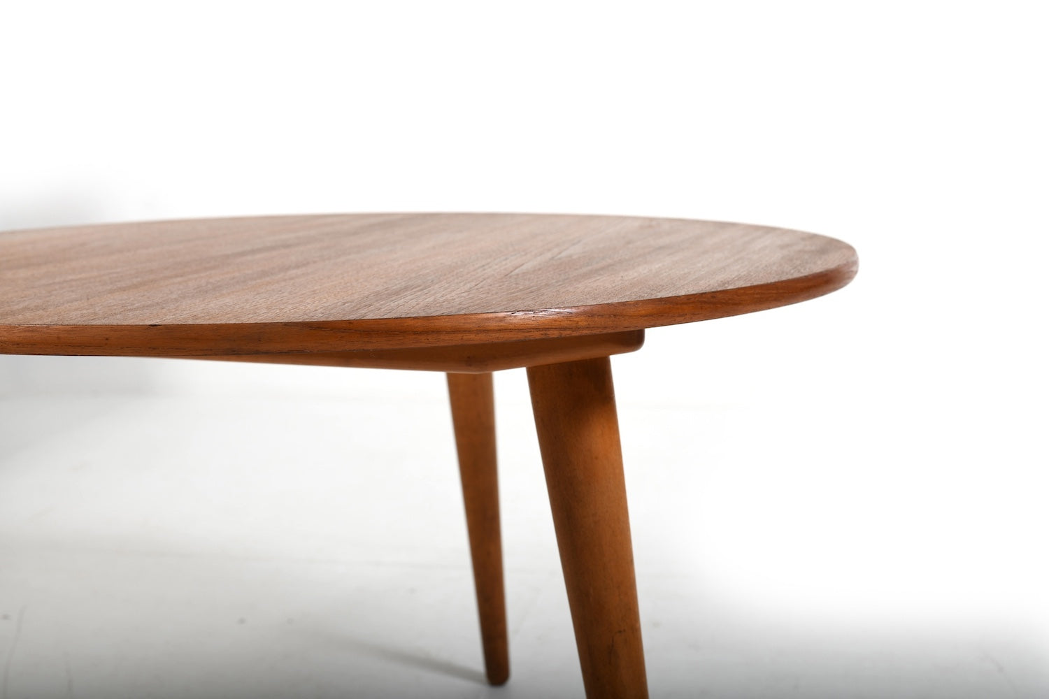 1950s_Round_Coffee_Table_Model_AT_8_by_Hans_J._Wegner_for_Andreas_Tuck,_Denmark