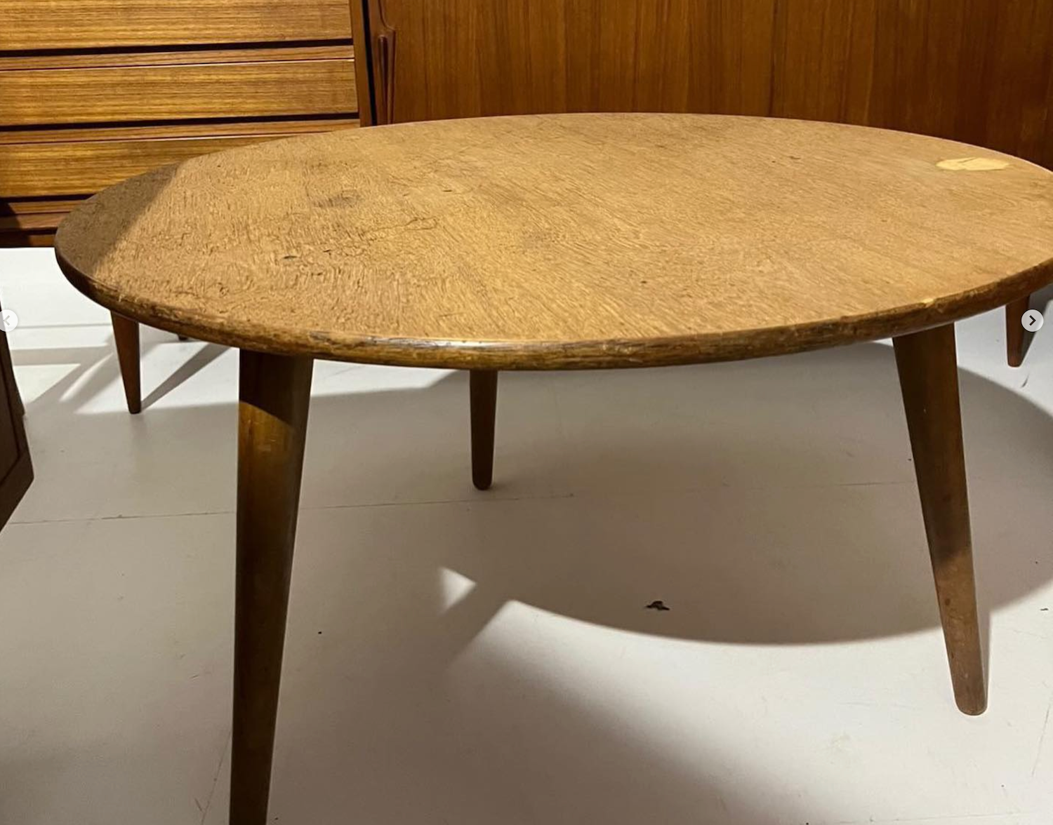 1950s_Round_Coffee_Table_Model_AT_8_by_Hans_J._Wegner_for_Andreas_Tuck,_Denmark