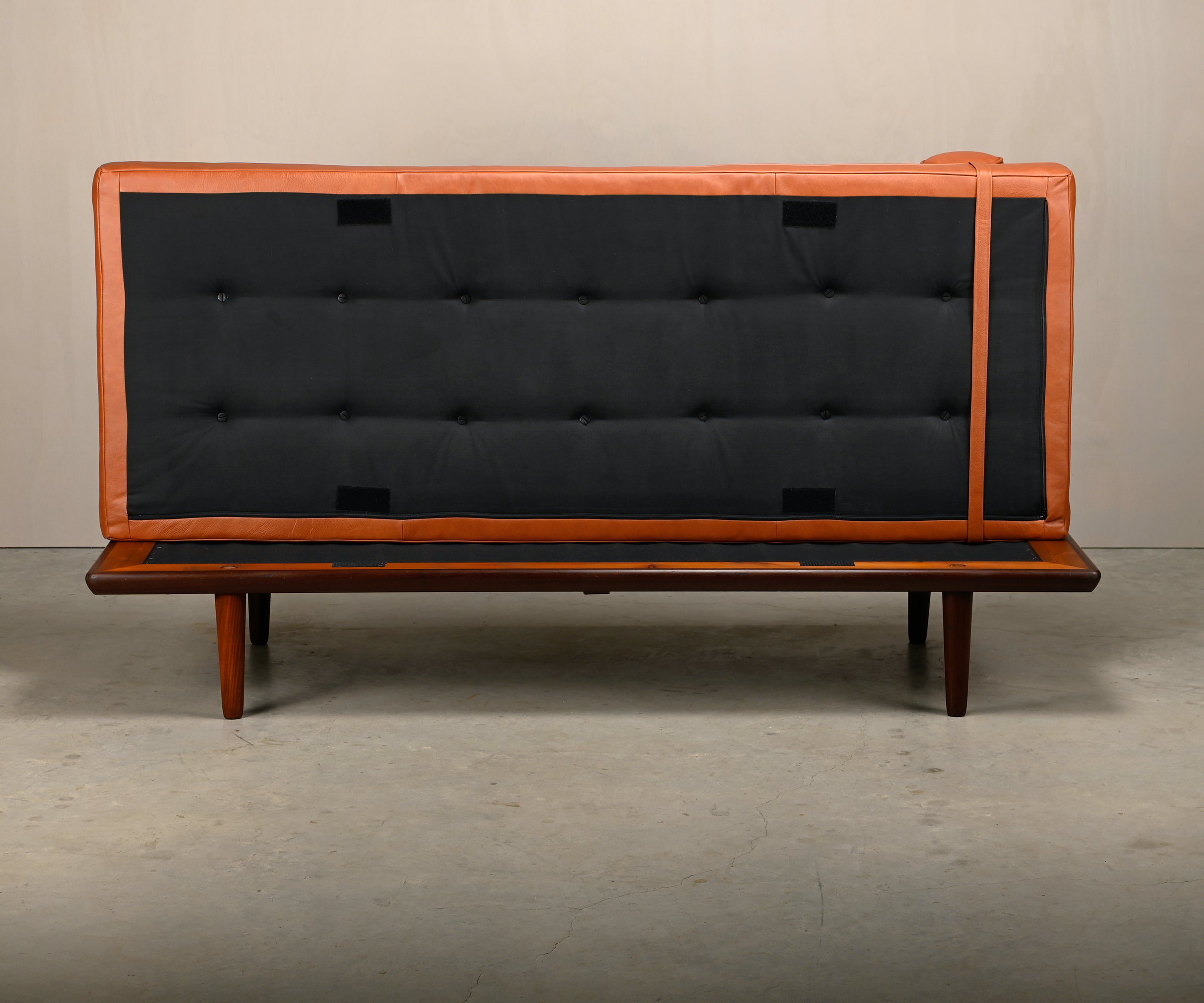 GE19_Teak_Daybed_by_Hans_J._Wegner_for_Getama,_Camel_Leather_Upholstery,_Denmark,_1960s