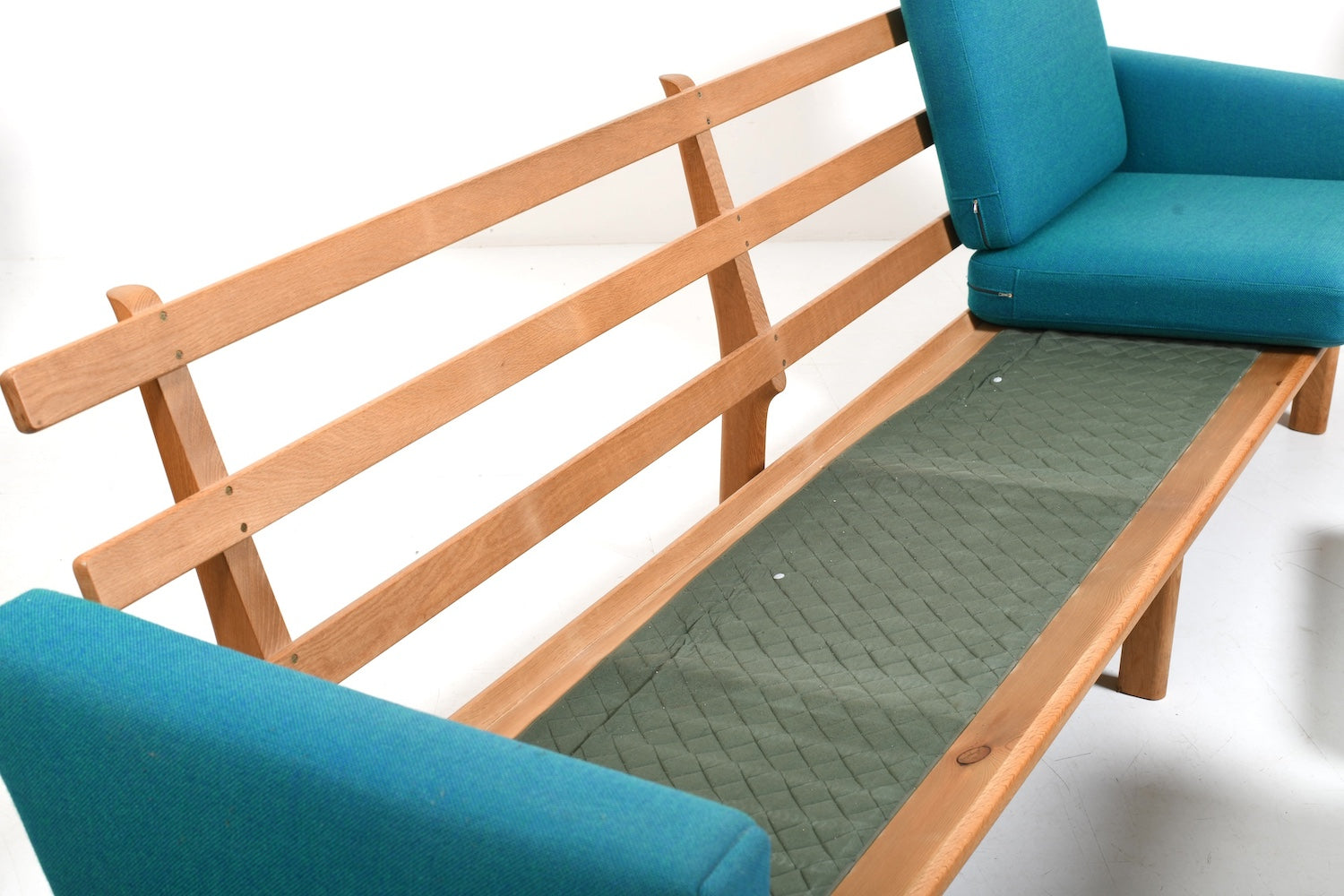 Hans_J._Wegner_GE-236/4_Sofa_Getama_Denmark_1960s