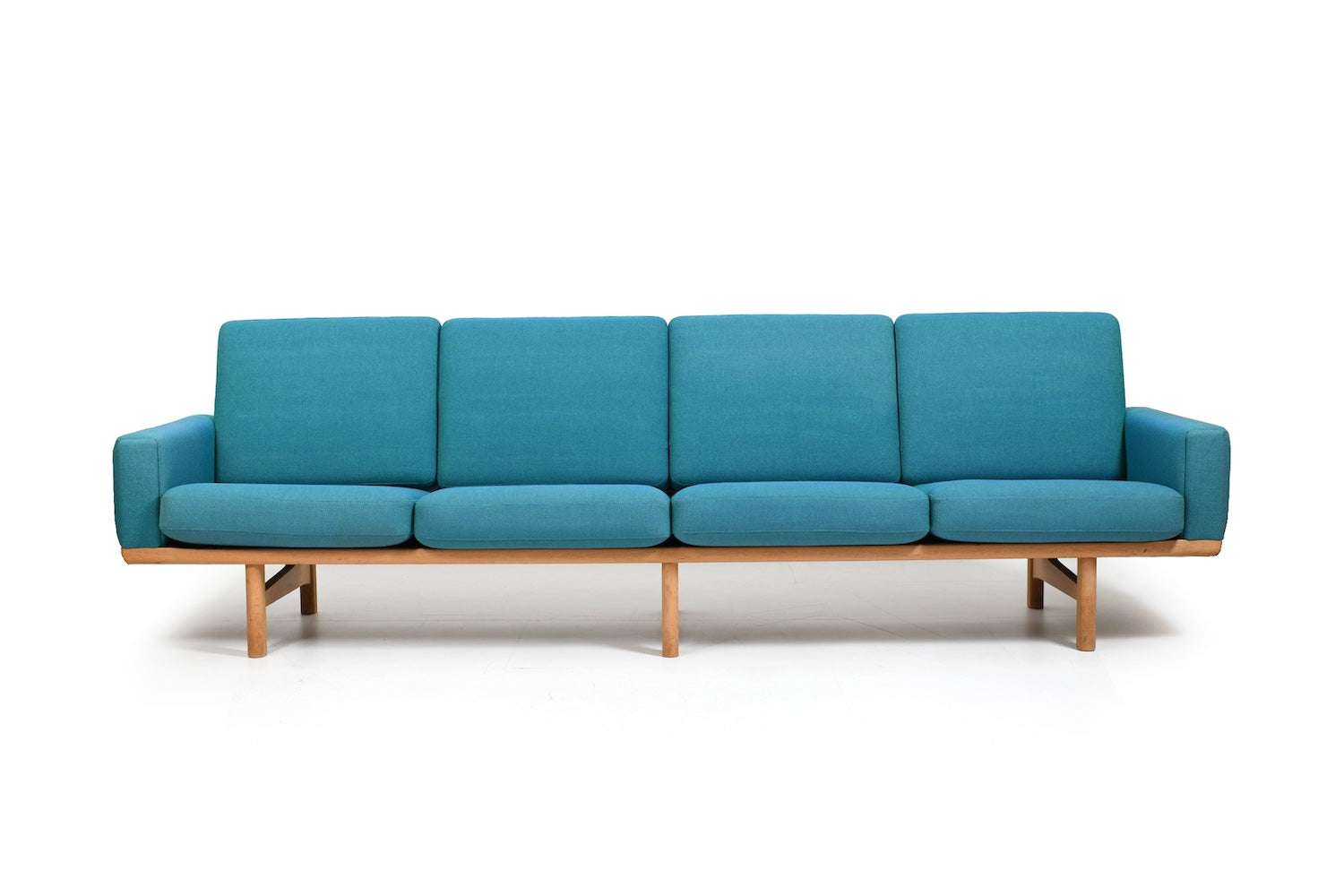 Hans_J._Wegner_GE-236/4_Sofa_Getama_Denmark_1960s