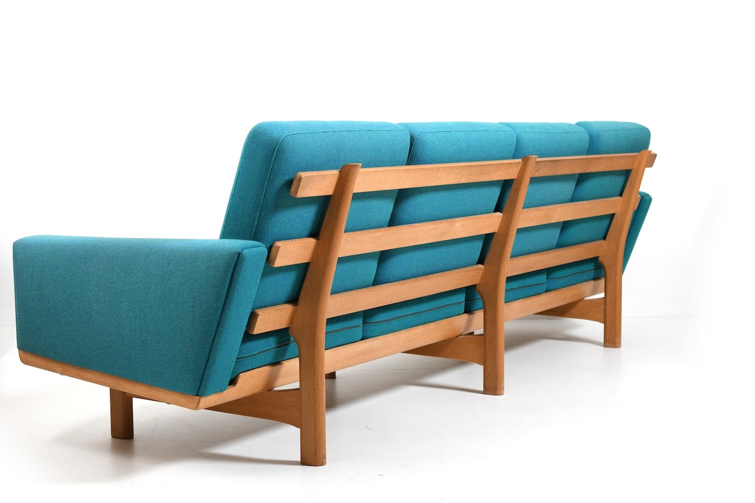 Hans_J._Wegner_GE-236/4_Sofa_Getama_Denmark_1960s