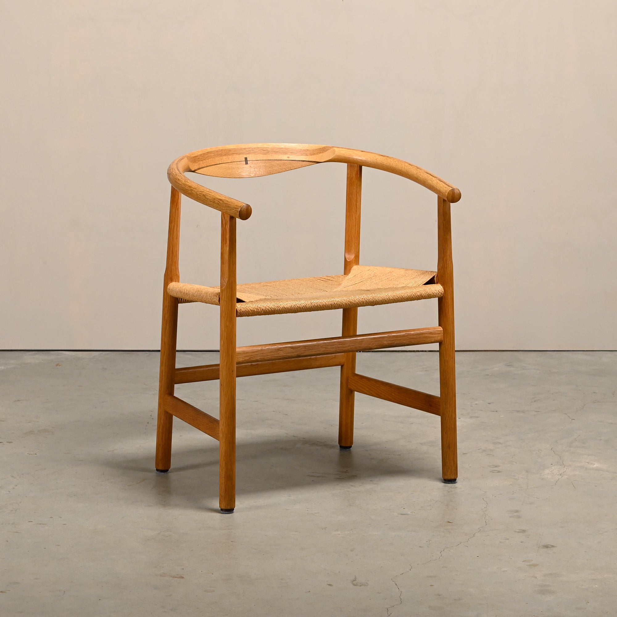 Set_of_4_Hans_J._Wegner_PP201_Dining_Chairs_for_PP_Møbler_in_Oak_and_Paper_Cord,_Denmark,_1970s