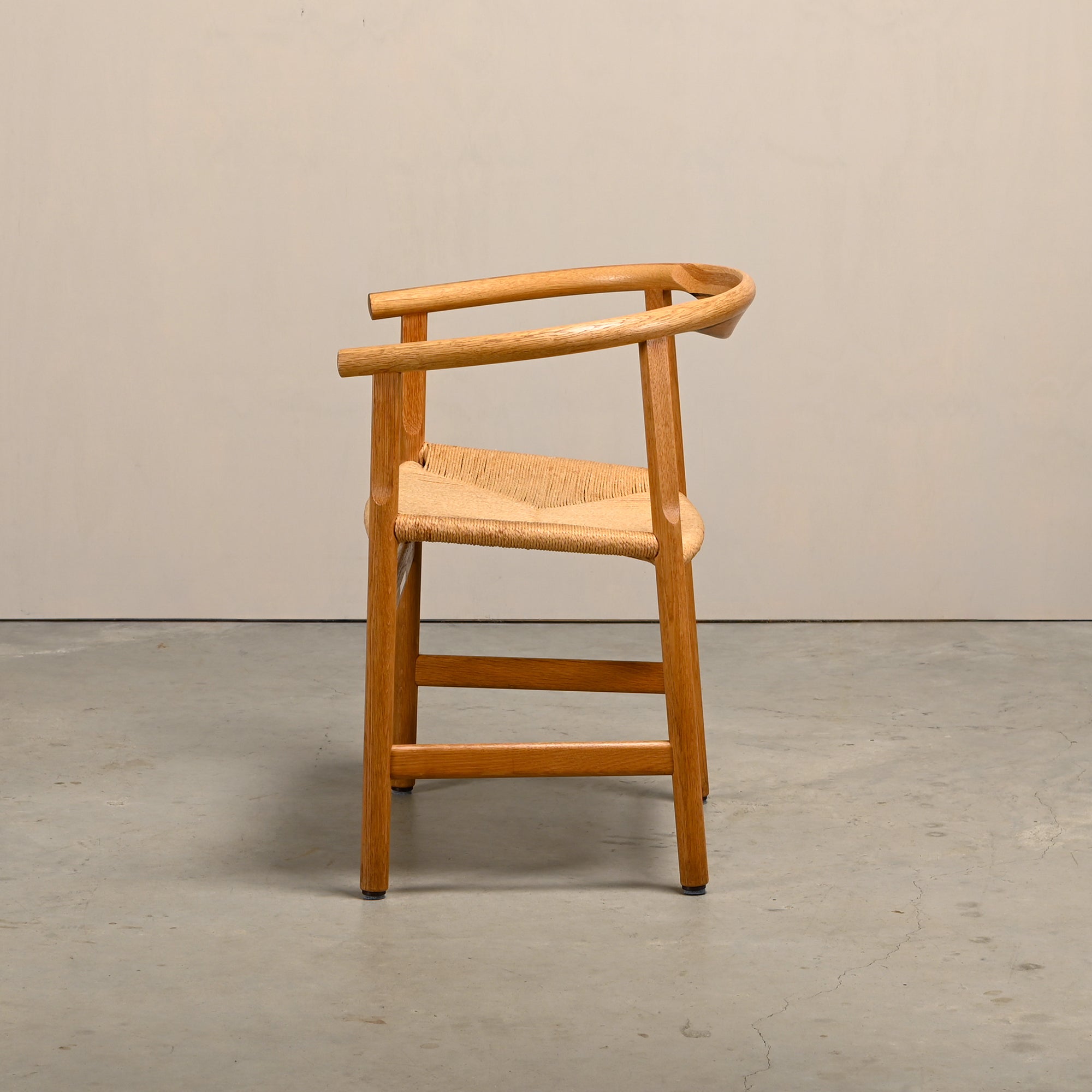 Set_of_4_Hans_J._Wegner_PP201_Dining_Chairs_for_PP_Møbler_in_Oak_and_Paper_Cord,_Denmark,_1970s