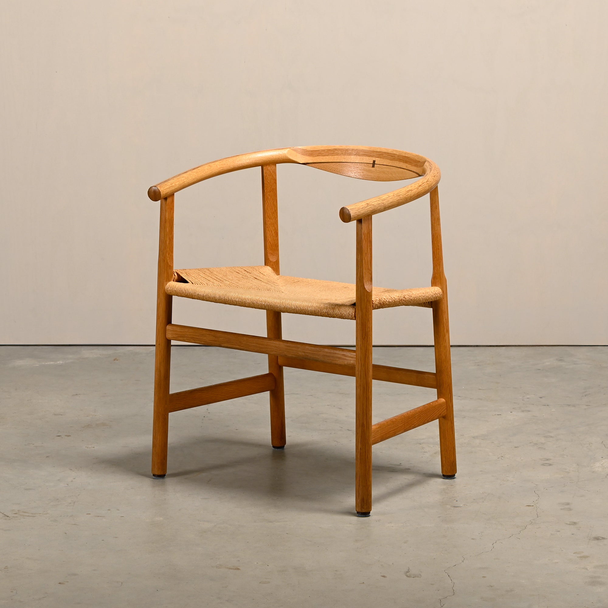 Set_of_4_Hans_J._Wegner_PP201_Dining_Chairs_for_PP_Møbler_in_Oak_and_Paper_Cord,_Denmark,_1970s