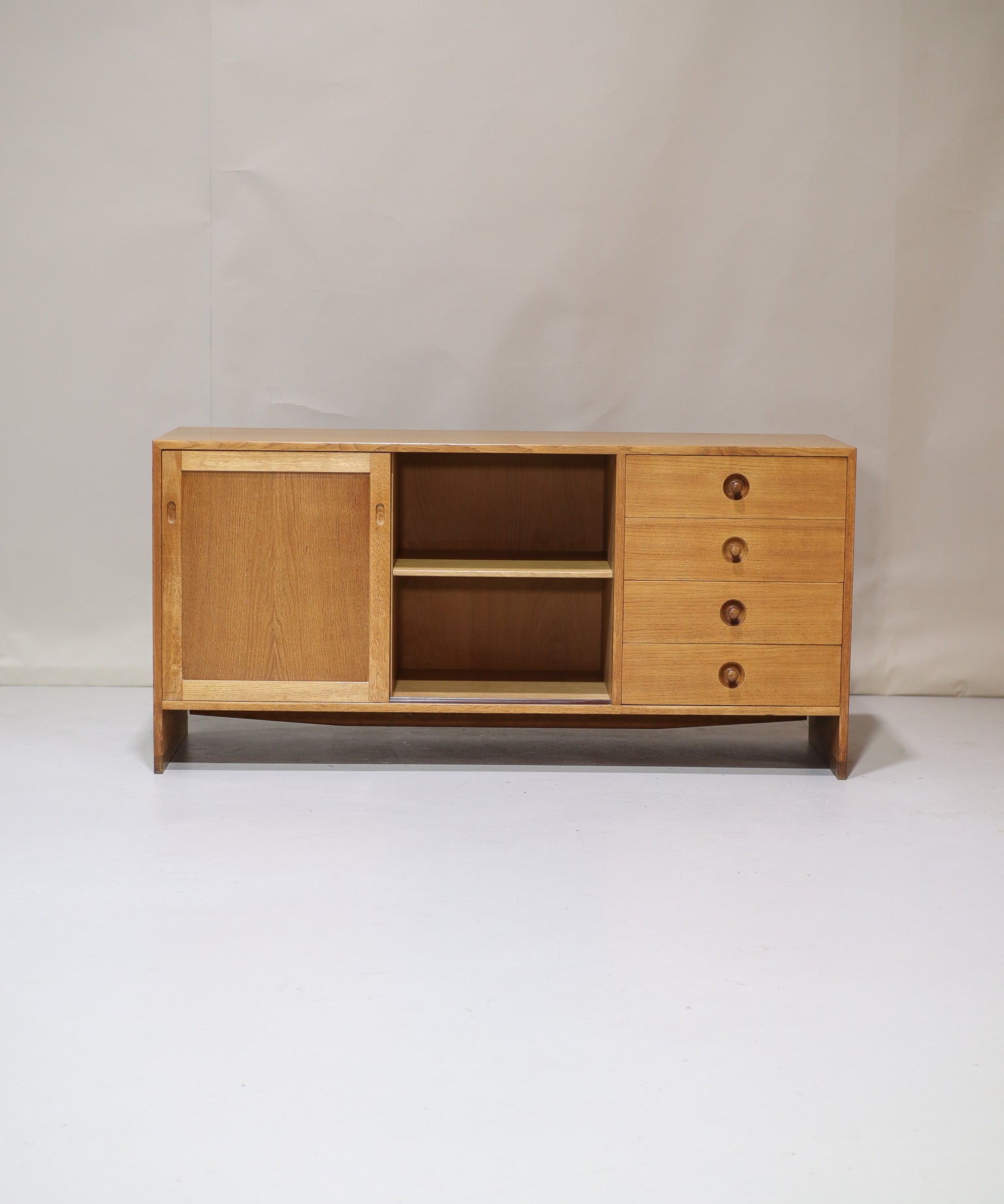Hans_J._Wegner_sideboard_oak_Ry_Møbler_Danish