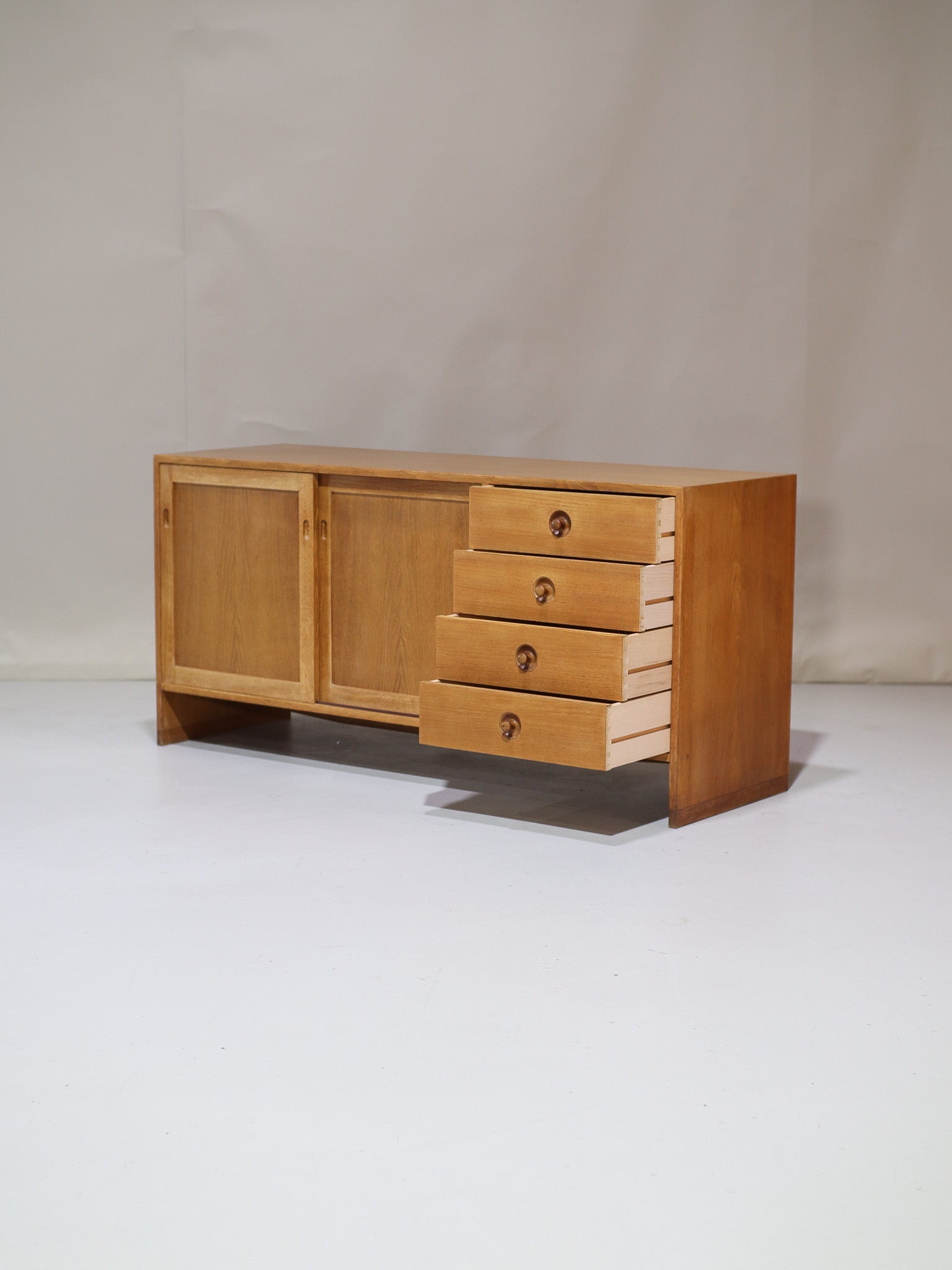 Hans_J._Wegner_sideboard_oak_Ry_Møbler_Danish