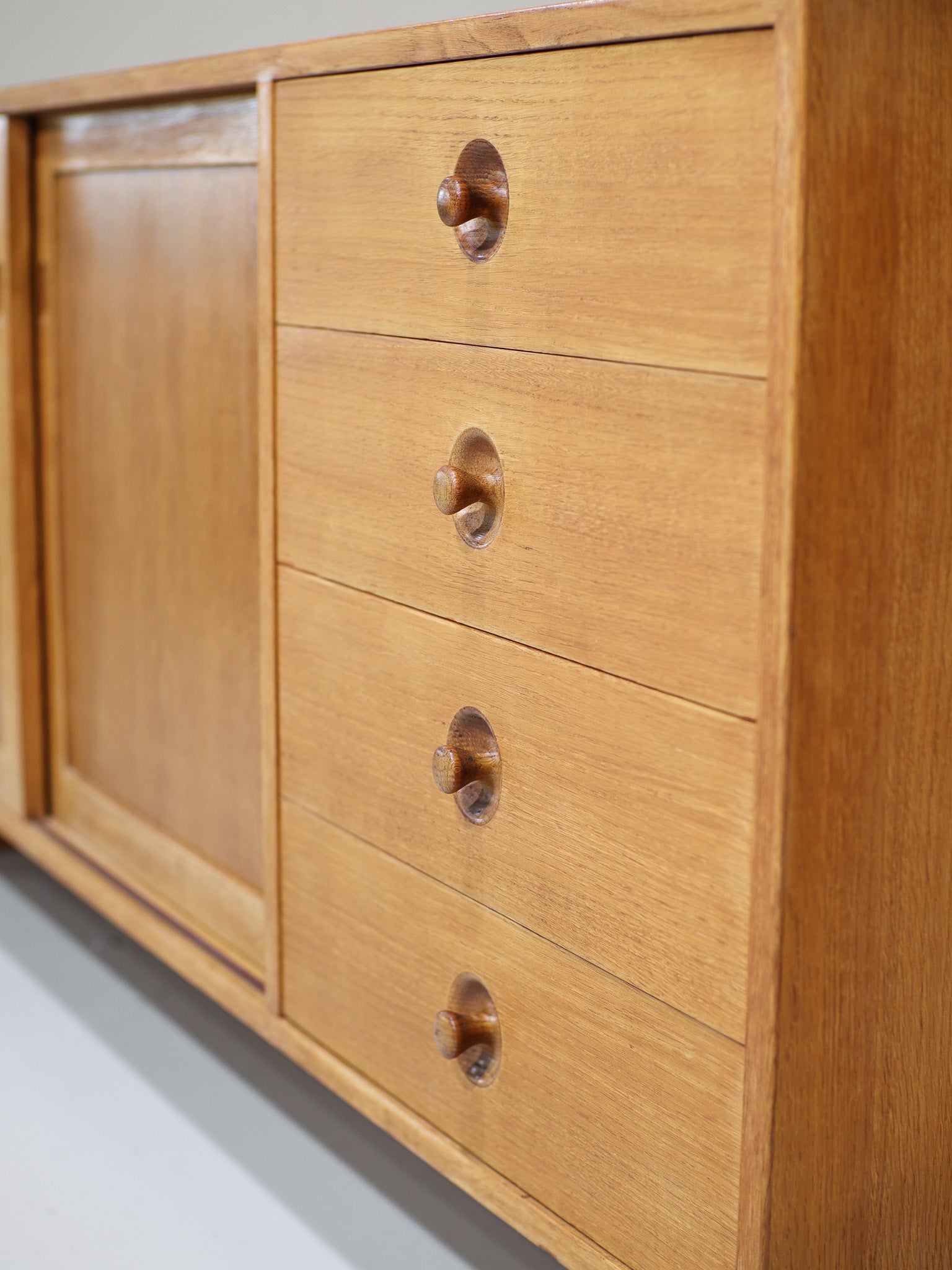 Hans_J._Wegner_sideboard_oak_Ry_Møbler_Danish