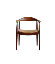 Hans_J._Wegner_“The_Chair”_JH501_in_Teak_and_Leather,_Denmark_1950s