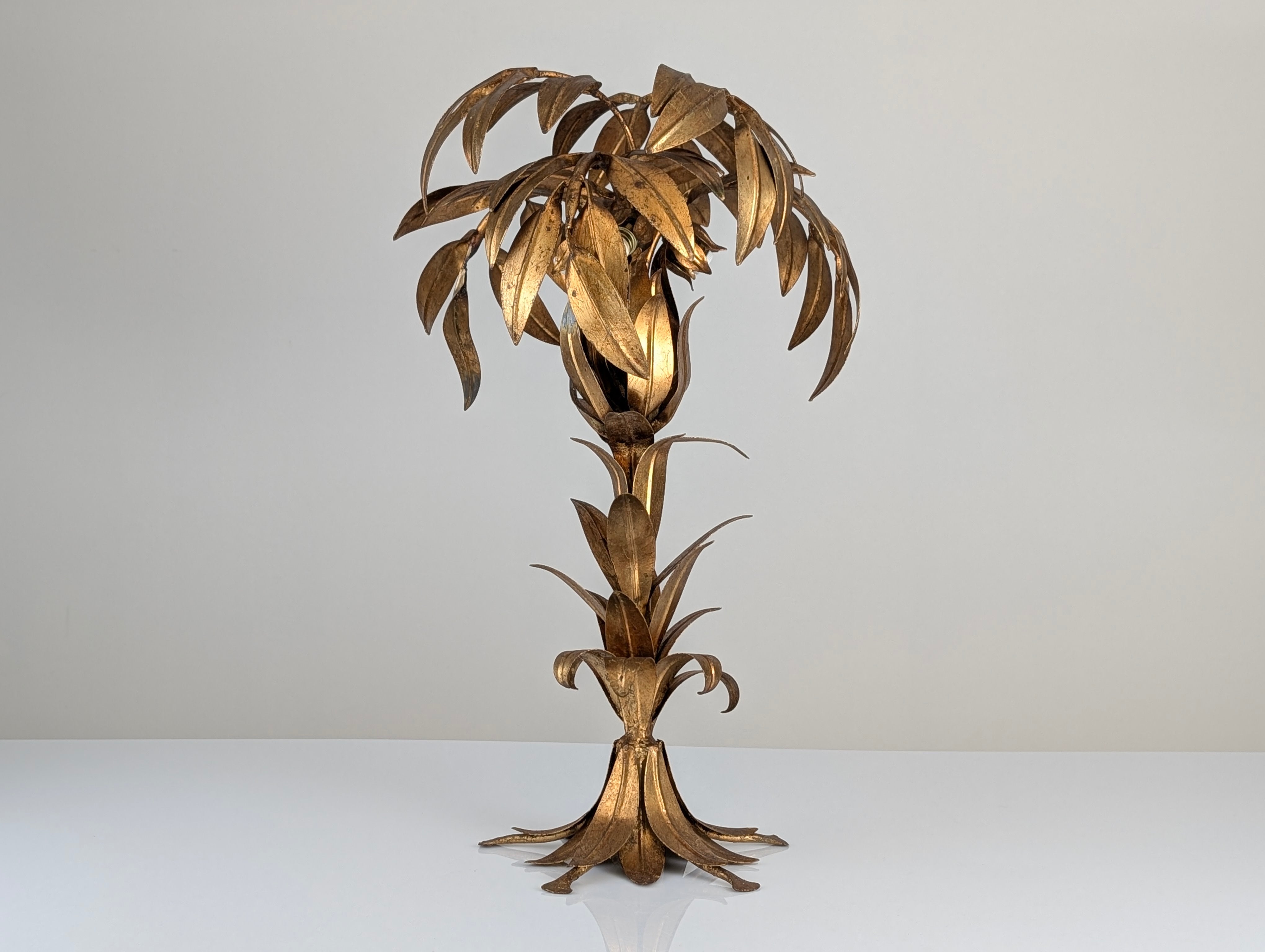 Hans_Kögl_Gilt_Metal_Palm_Tree_Table_Lamp,_Sculptural_Design,_1970s