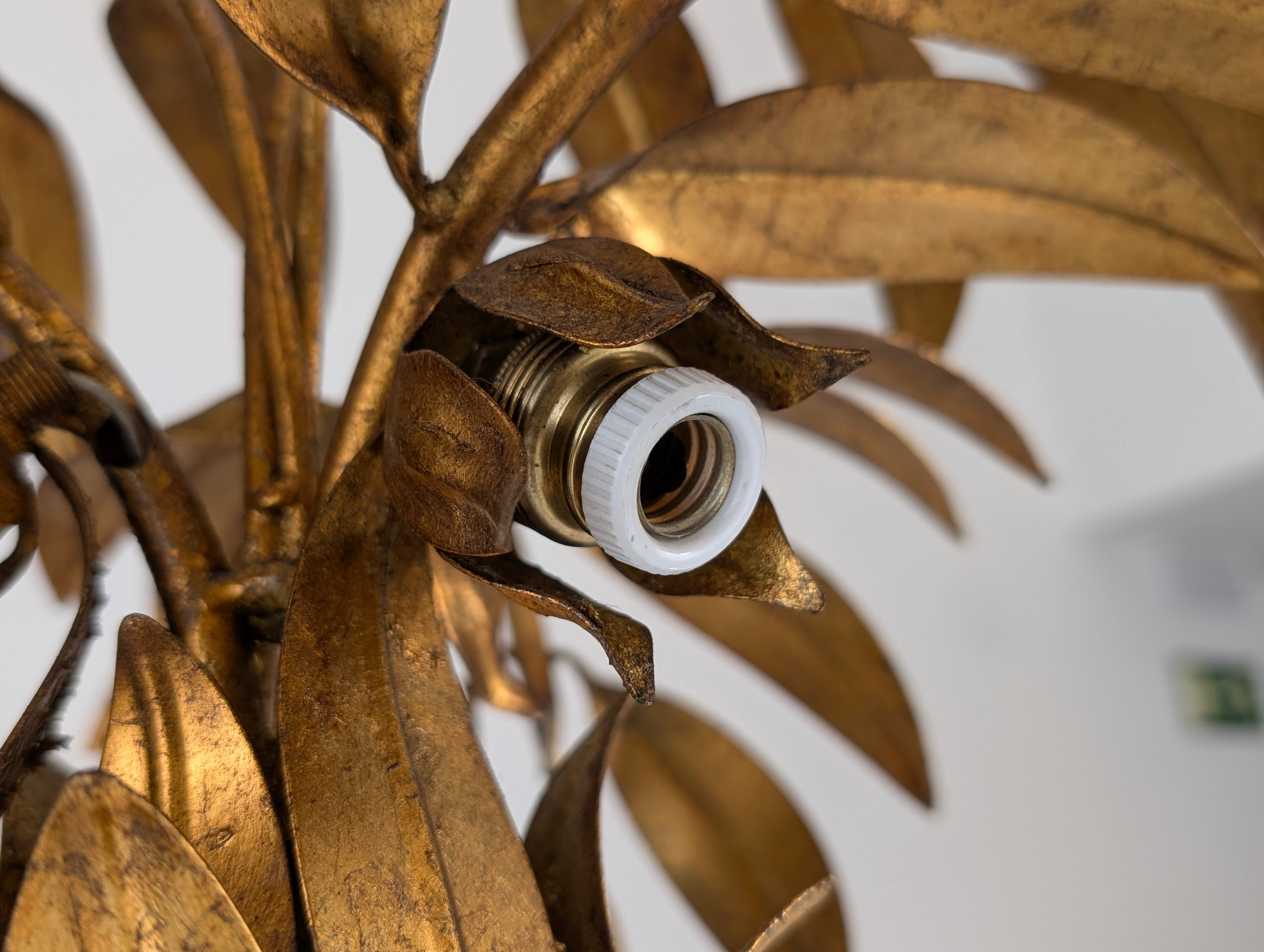 Hans_Kögl_Gilt_Metal_Palm_Tree_Table_Lamp,_Sculptural_Design,_1970s