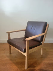 Hans_Wegner_Armchair_by_Getama_Model_265_in_Oak_and_Leather