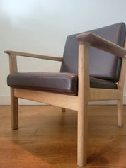 Hans_Wegner_Armchair_by_Getama_Model_265_in_Oak_and_Leather