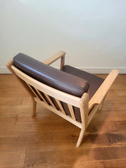 Hans_Wegner_Armchair_by_Getama_Model_265_in_Oak_and_Leather