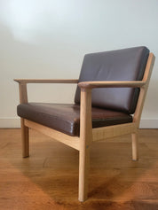 Hans_Wegner_Armchair_by_Getama_Model_265_in_Oak_and_Leather
