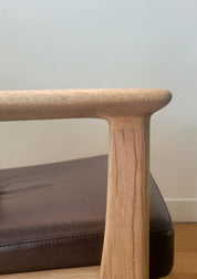 Hans_Wegner_Armchair_by_Getama_Model_265_in_Oak_and_Leather