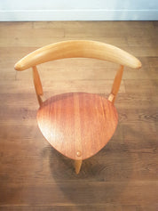 Set_of_Heart_dining_table_and_6_chairs_by_Hans_Wegner_for_Fritz_Hansen,_1952