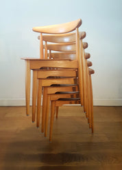 Set_of_Heart_dining_table_and_6_chairs_by_Hans_Wegner_for_Fritz_Hansen,_1952