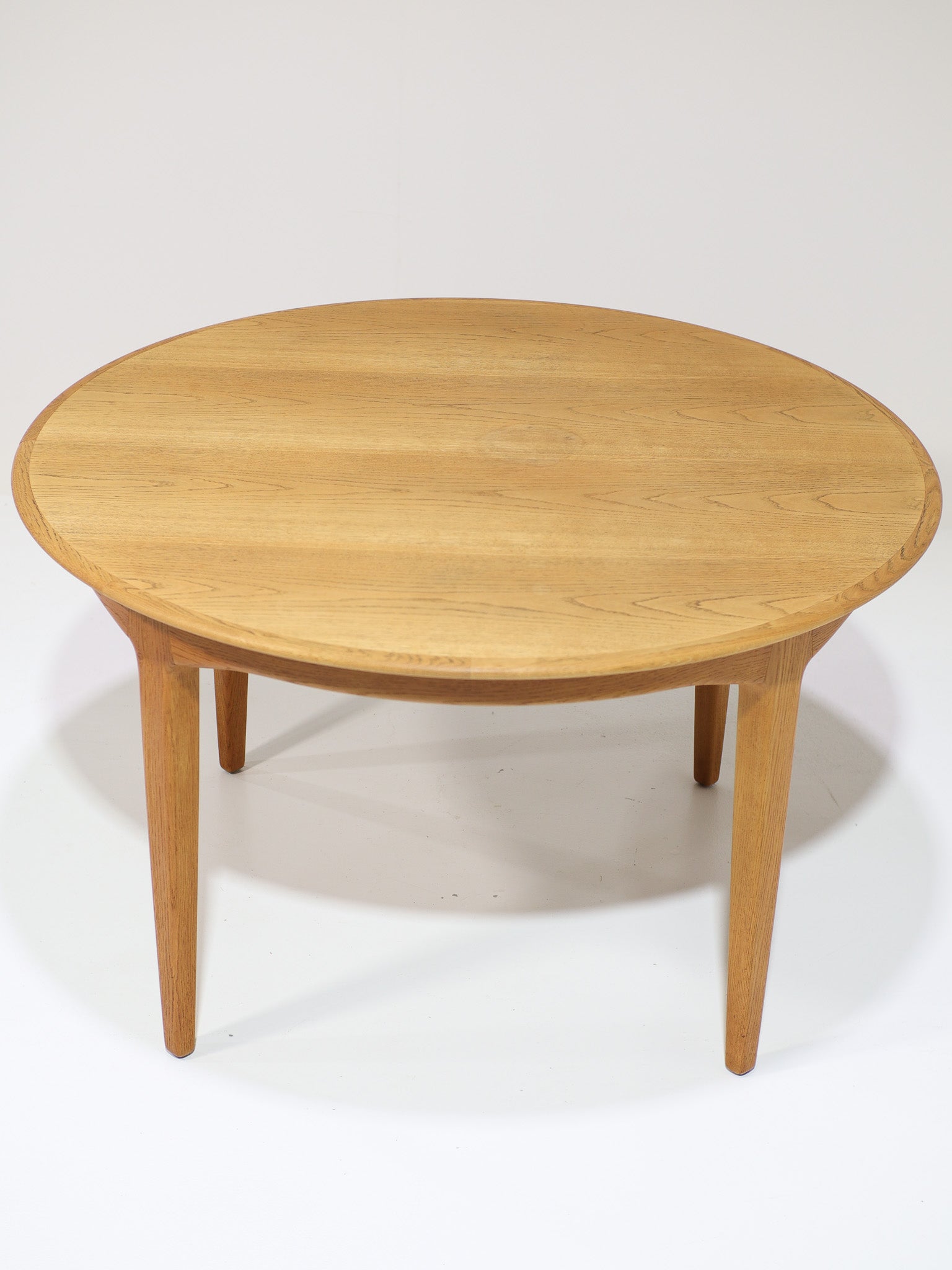 Henning_Kjaernulf_62_extendable_round_dining_table_for_Sorø_in_oak,_Denmark_1960s