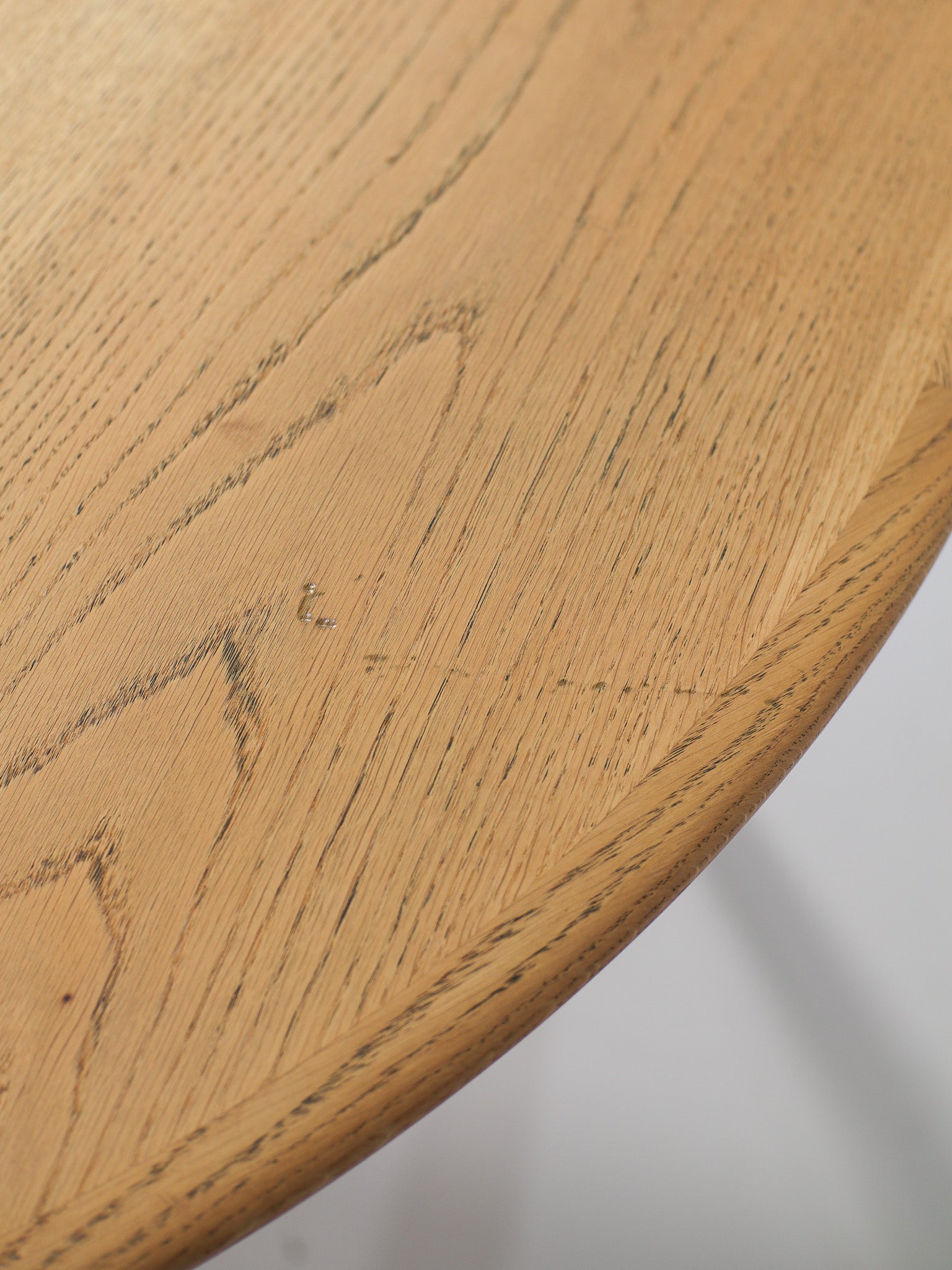 Henning_Kjaernulf_62_extendable_round_dining_table_for_Sorø_in_oak,_Denmark_1960s
