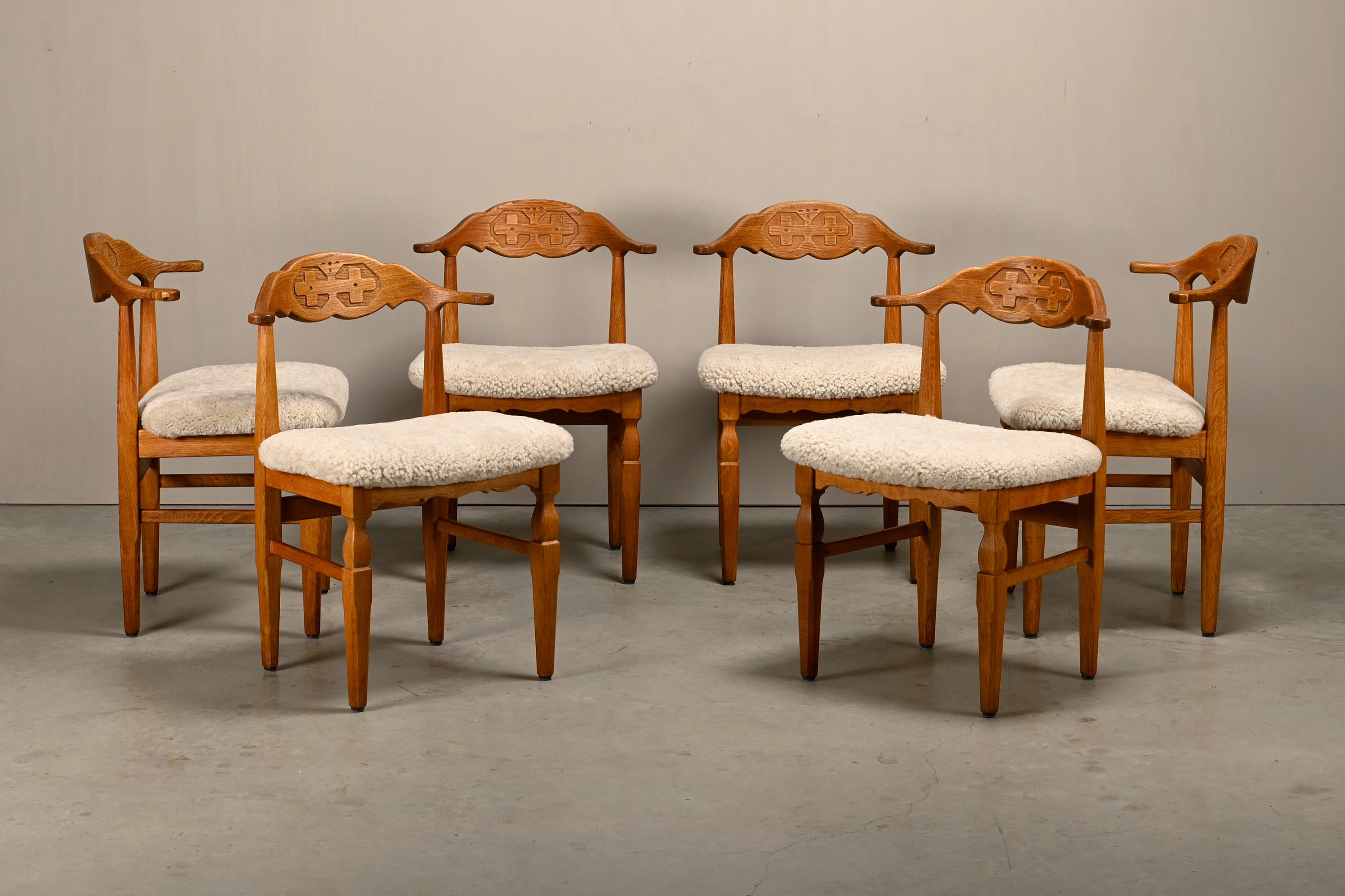 Set_of_6_Brutalist_Oak_Dining_Chairs_by_Henning_Kjærnulf_for_EG_Kvalitetsmøbel,_Danish_Mid_Century_Modern