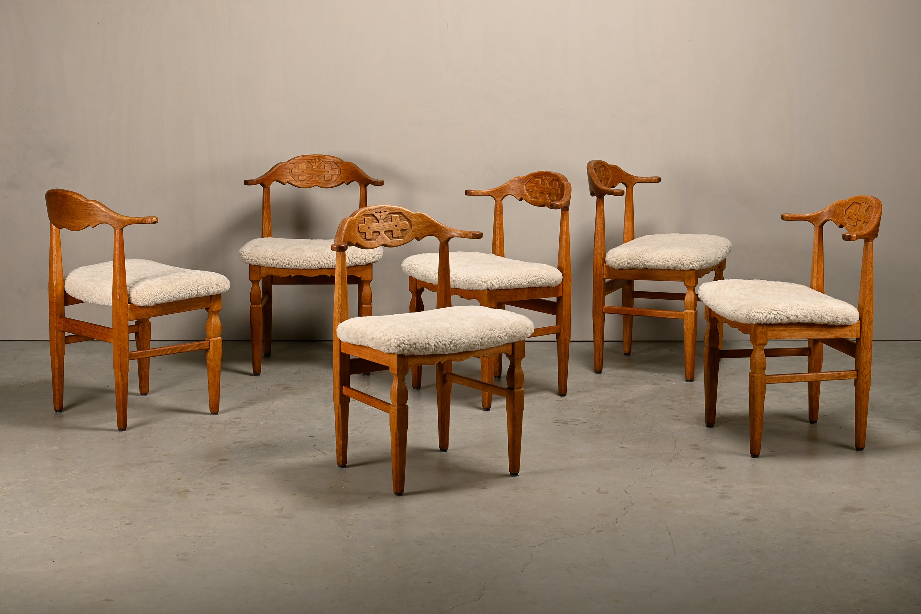 Set_of_6_Brutalist_Oak_Dining_Chairs_by_Henning_Kjærnulf_for_EG_Kvalitetsmøbel,_Danish_Mid_Century_Modern