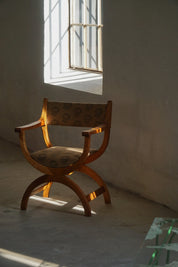 Henning_Kjærnulf_‘Kurul’_Armchair_in_Oak_with_Lisa_Larson_Textile