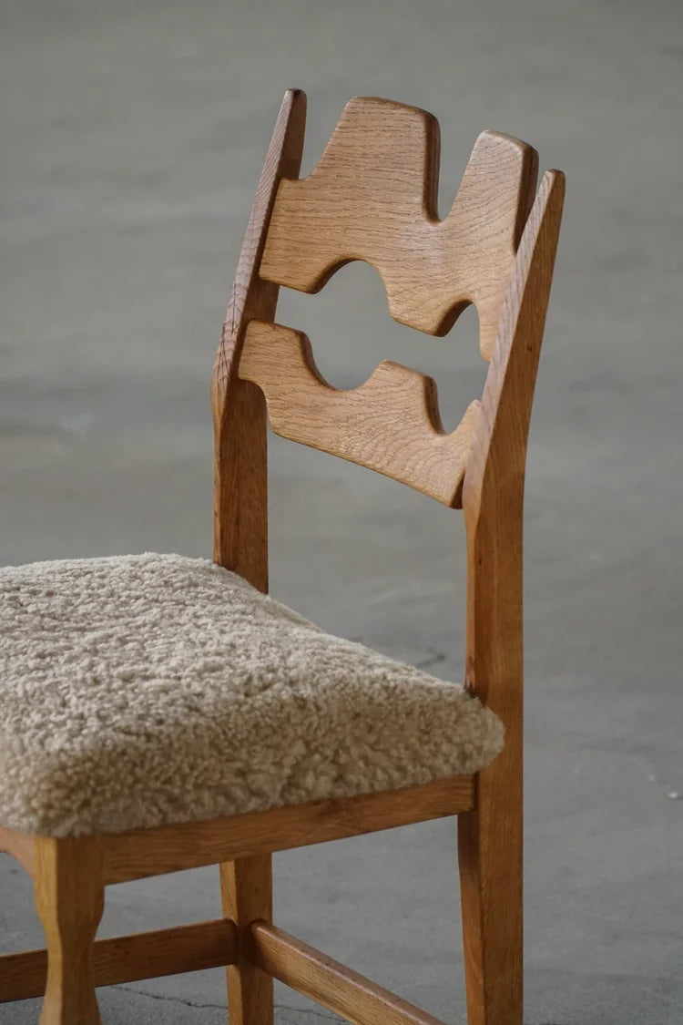Henning_Kjærnulf_Razorblade_Dining_Chair_in_Oak_and_Lambswool,_Denmark,_1960s