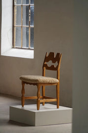 Henning_Kjærnulf_Razorblade_Dining_Chair_in_Oak_and_Lambswool,_Denmark,_1960s