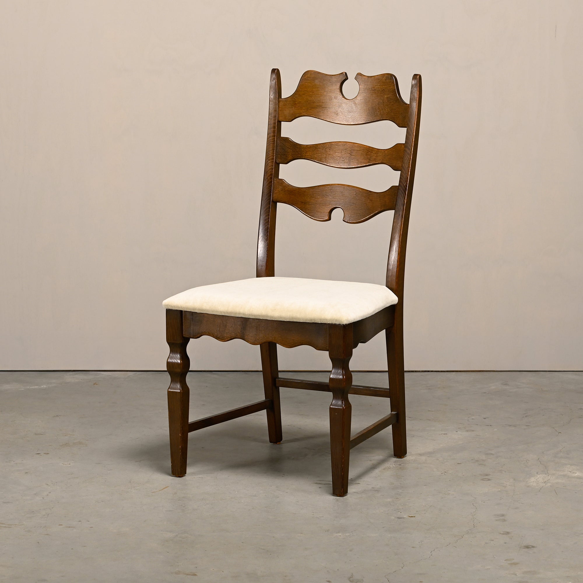 Set_of_6_Razorblade_Dining_Chairs_by_Henning_Kjærnulf_for_EG_Kvalitetsmøbel,_Denmark,_1960s