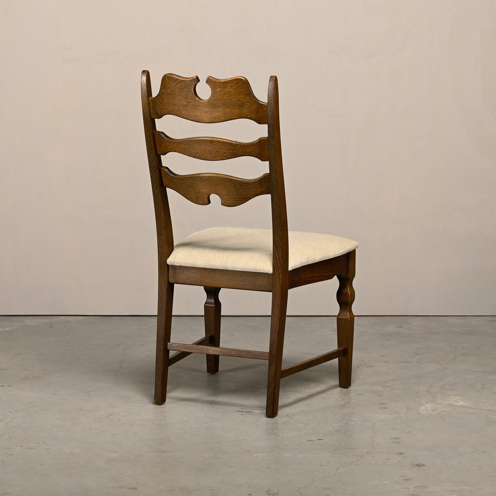 Set_of_6_Razorblade_Dining_Chairs_by_Henning_Kjærnulf_for_EG_Kvalitetsmøbel,_Denmark,_1960s