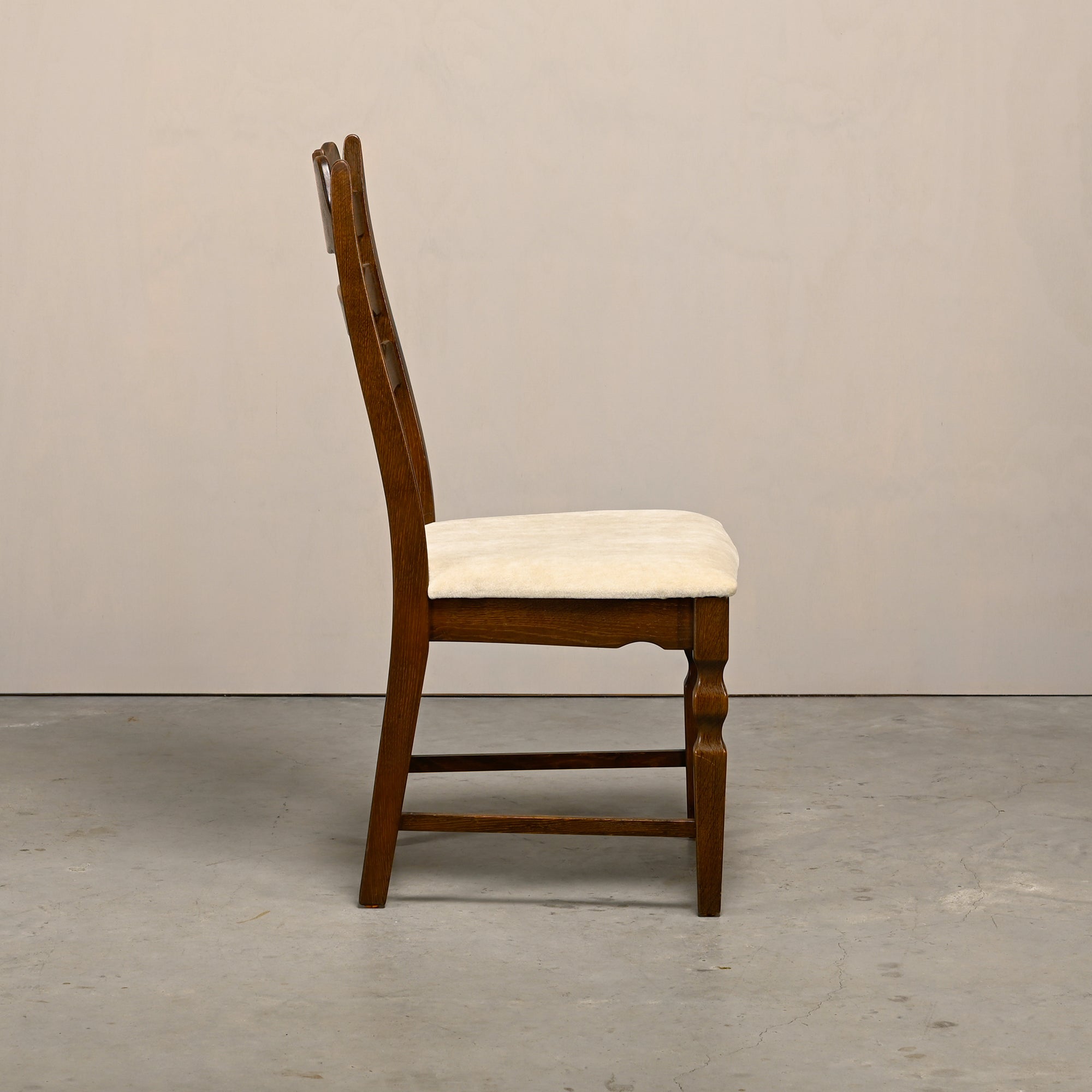 Set_of_6_Razorblade_Dining_Chairs_by_Henning_Kjærnulf_for_EG_Kvalitetsmøbel,_Denmark,_1960s