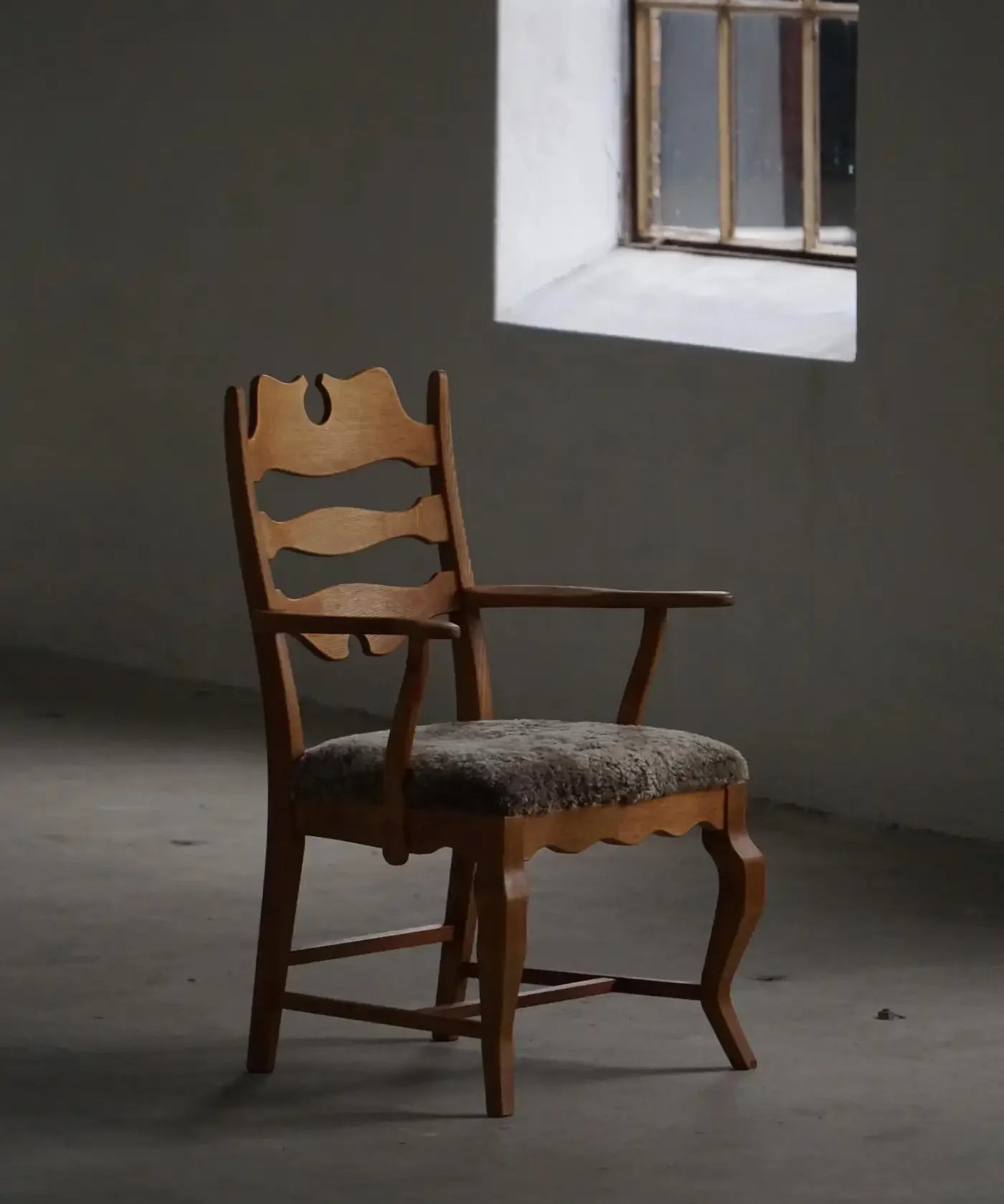 Henry_Kjærnulf_‘Razorblade’_Armchair_in_Oak_and_Lambswool,_Danish_Modern_Design