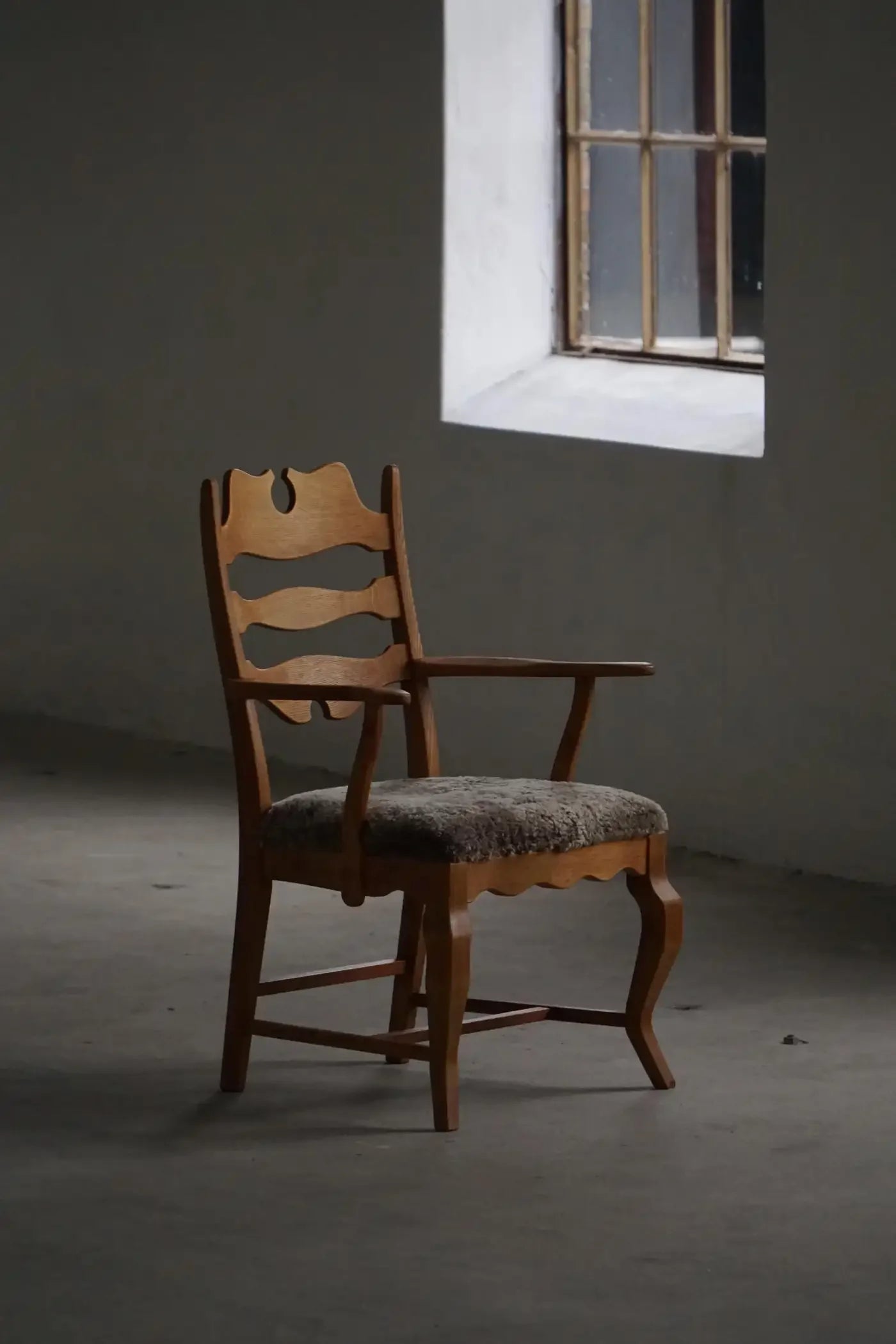 Henry_Kjærnulf_‘Razorblade’_Armchair_in_Oak_and_Lambswool,_Danish_Modern_Design