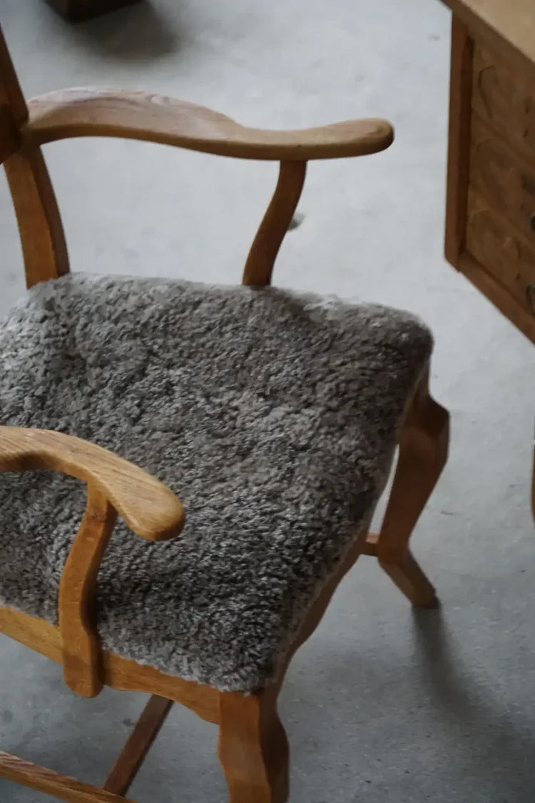 Henry_Kjærnulf_‘Razorblade’_Armchair_in_Oak_and_Lambswool,_Danish_Modern_Design