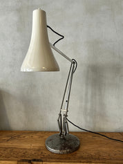 Model_90_Anglepoise_Table_Lamp_by_George_Carwardine_for_Herbert_Terry_&_Sons,_Britain,_1970s