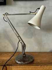 Model_90_Anglepoise_Table_Lamp_by_George_Carwardine_for_Herbert_Terry_&_Sons,_Britain,_1970s