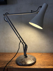 Model_90_Anglepoise_Table_Lamp_by_George_Carwardine_for_Herbert_Terry_&_Sons,_Britain,_1970s