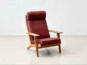 Set_of_High_armchair_and_ottoman_from_the_GE290_series_by_Hans_J._Wegner_for_Getama
