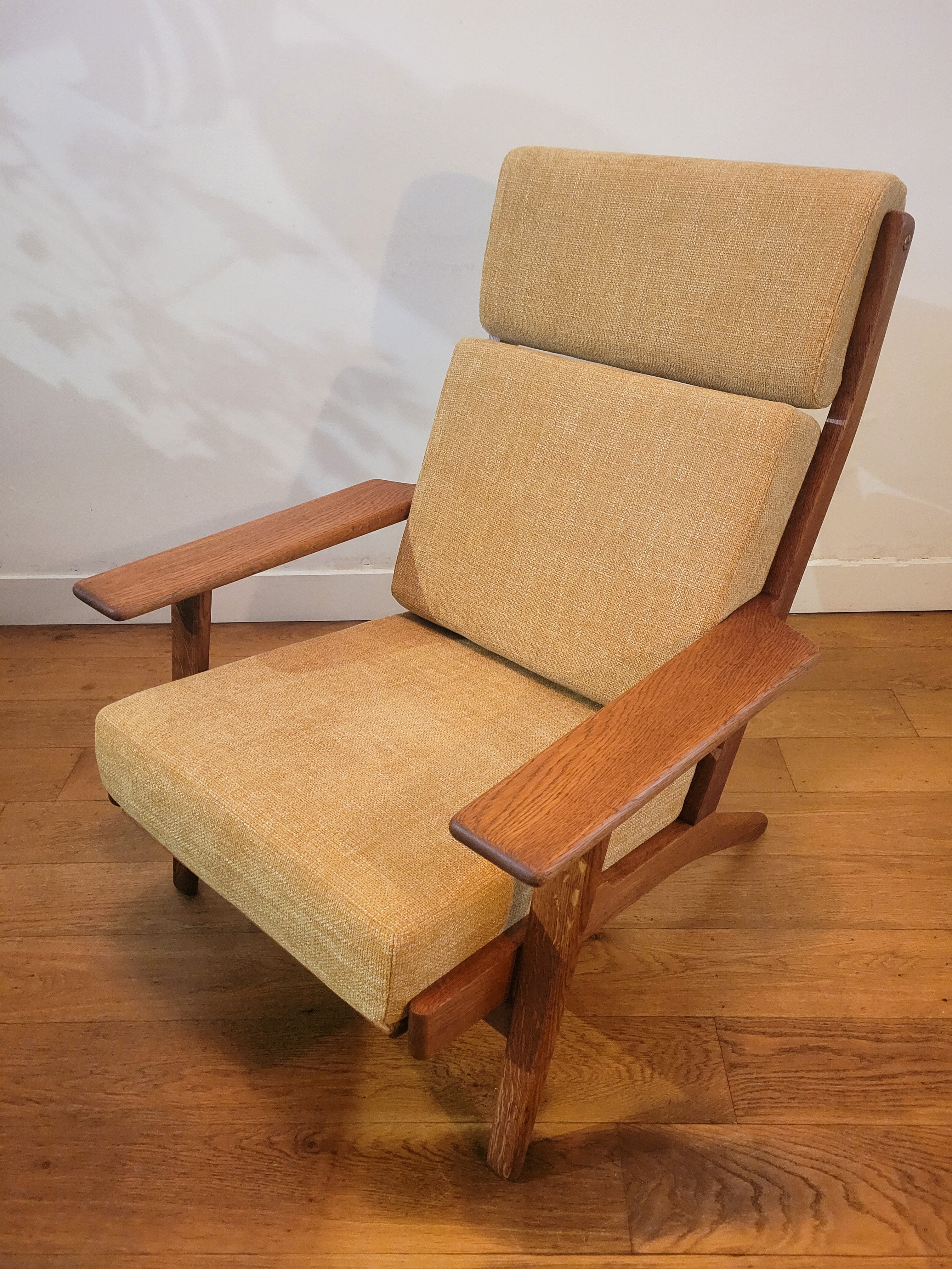 High_back_GE290A_armchair_by_Hans_J._Wegner_for_Getama