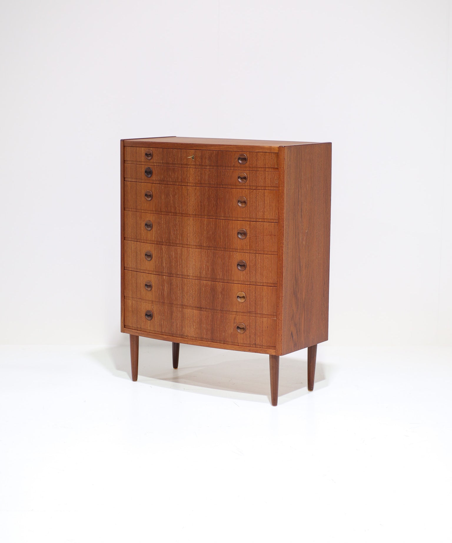 Tall_chest_of_drawers_teak_wood_Danish_vintage_1960s