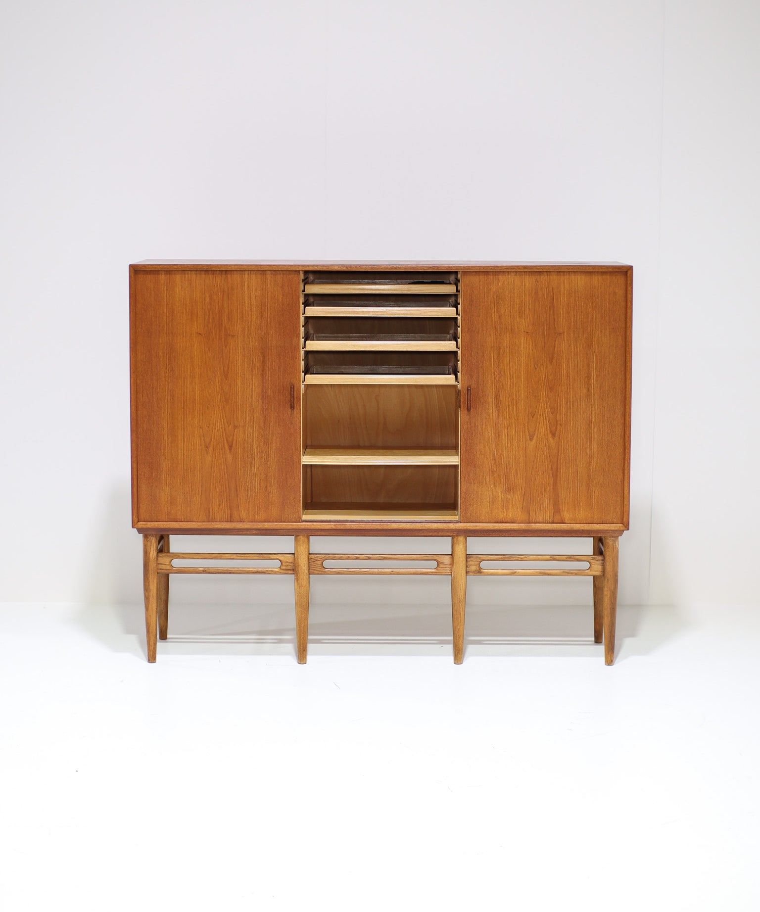 Highboard_Illum_Wikkelsø_model_90_Danish_vintage
