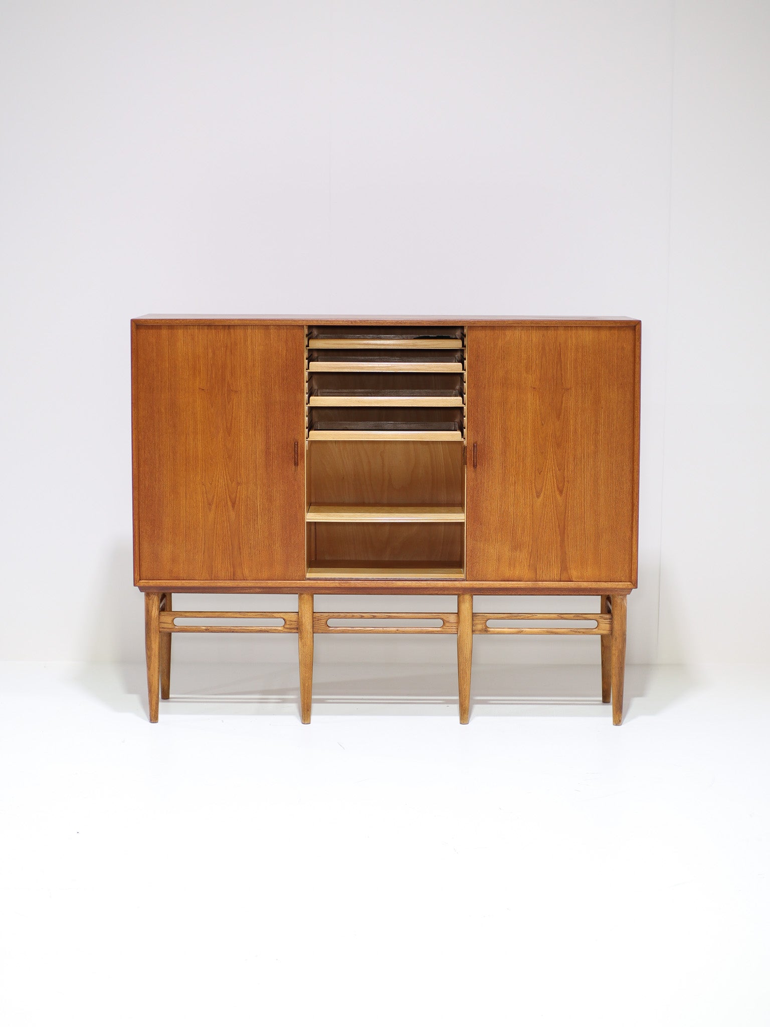 Highboard_Illum_Wikkelsø_model_90_Danish_vintage