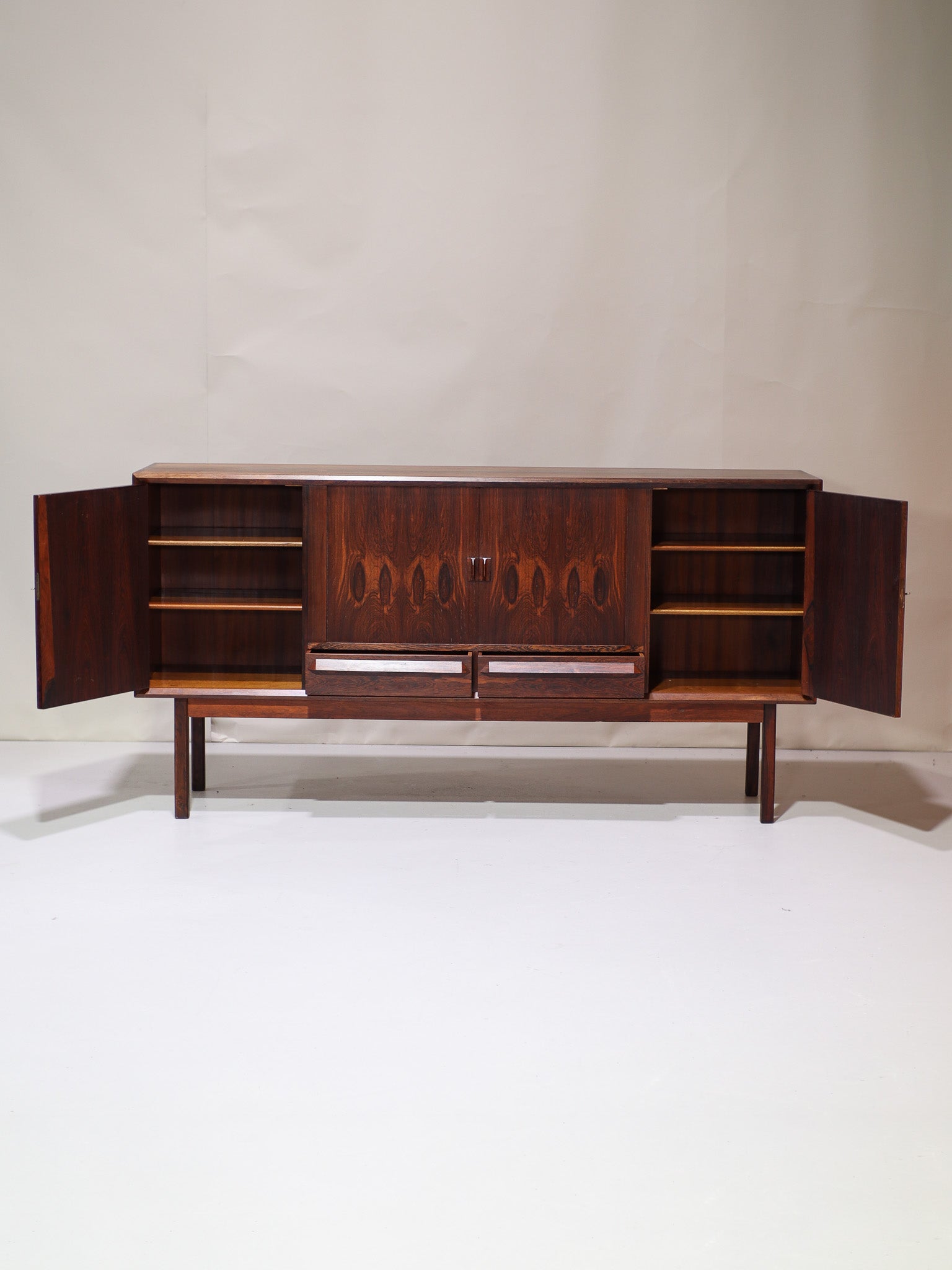 Highboard_with_bar_rosewood_Danish_sideboard