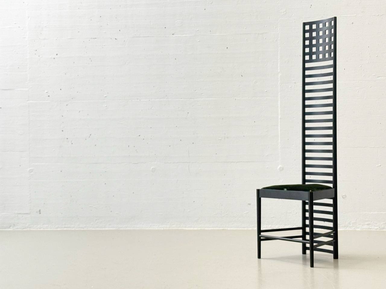 Hill_House_1_chair_by_Charles_Rennie_Mackintosh_for_Cassina