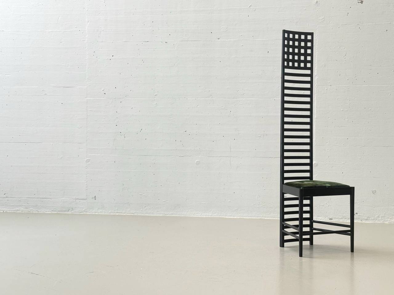 Hill_House_1_chair_by_Charles_Rennie_Mackintosh_for_Cassina