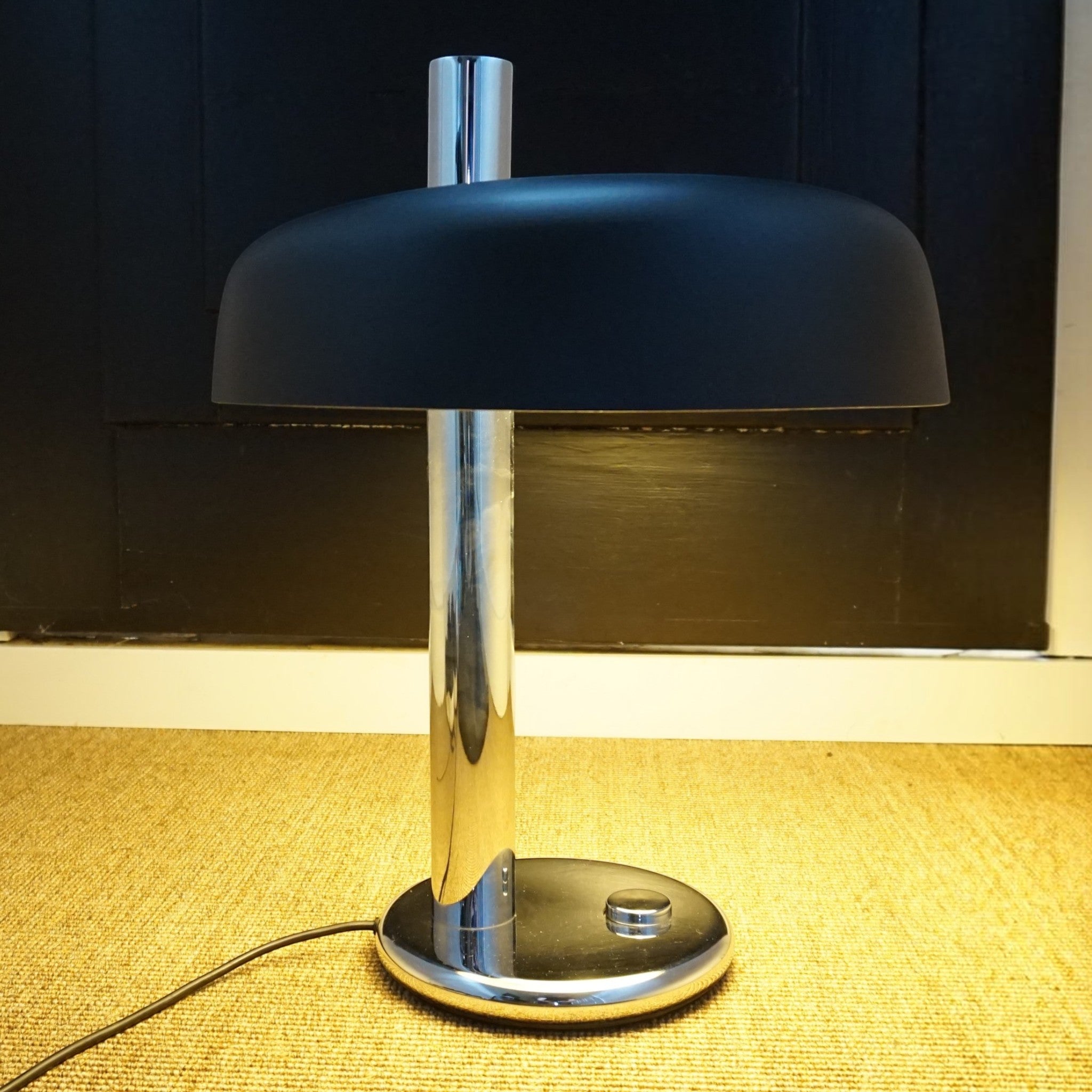 Space_Age_Table_Lamp_by_Hillebrand_Leuchten,_Chrome_and_Black_Metal,_Germany,_1970s
