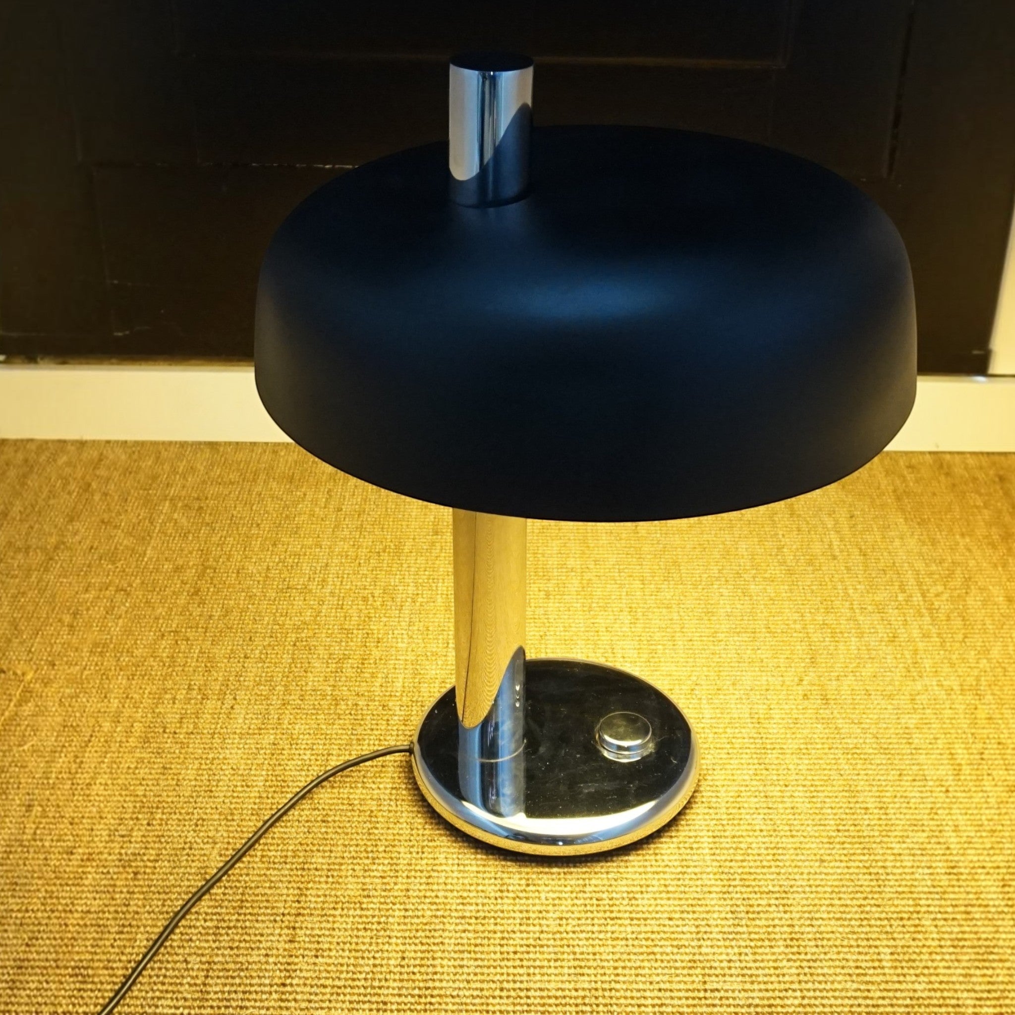 Space_Age_Table_Lamp_by_Hillebrand_Leuchten,_Chrome_and_Black_Metal,_Germany,_1970s