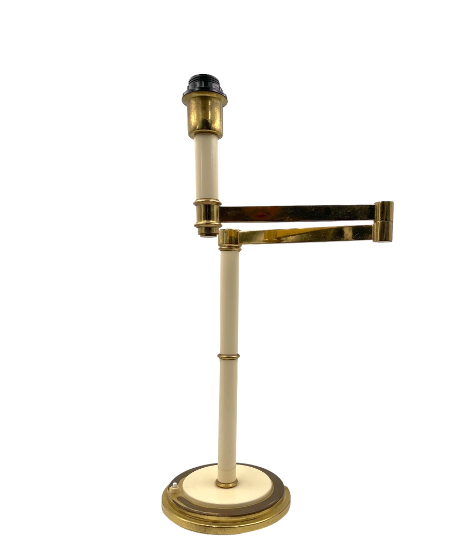 Hollywood_Regency_Brass_Table_Lamp_by_Tommaso_Barbi,_Italy_1970s